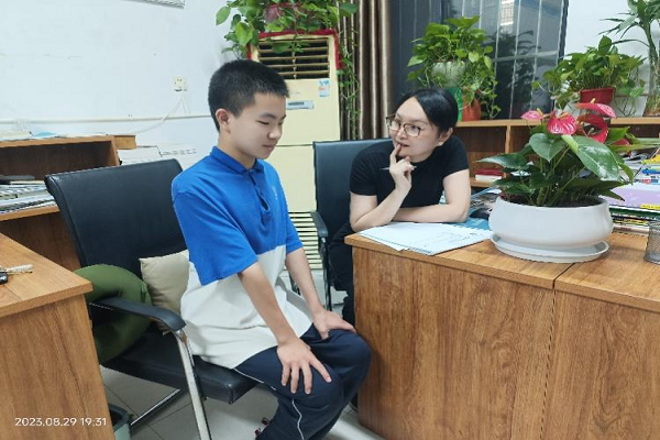 民进牵线搭桥，爱心涌动校园3