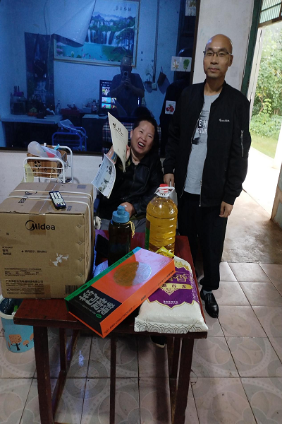 中秋国庆送温暖    爱心慰问暖人心