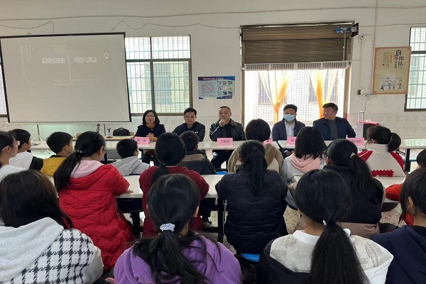 市政协双江口委员工作室、长沙民进法律服务中心联合开展普法进校