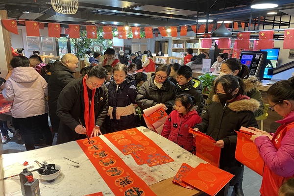 “五送”活动暖民心，民进会员情意浓4