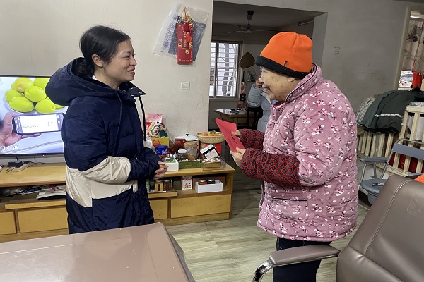 “五送”活动暖民心，民进会员情意浓5