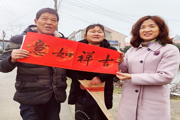 浓浓关怀显真情 春节慰问暖人心——李素娥带队开展春节慰问2
