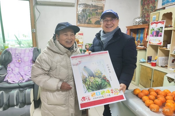 “组织的关怀，让我越活越有劲头！”——民进雅礼支部看望慰问老