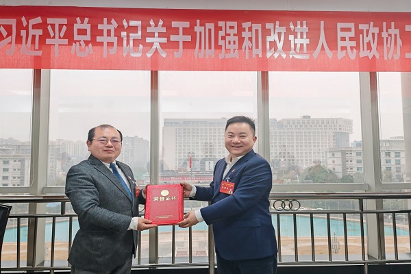 陈铭：全心全意做好参政履职的标兵1