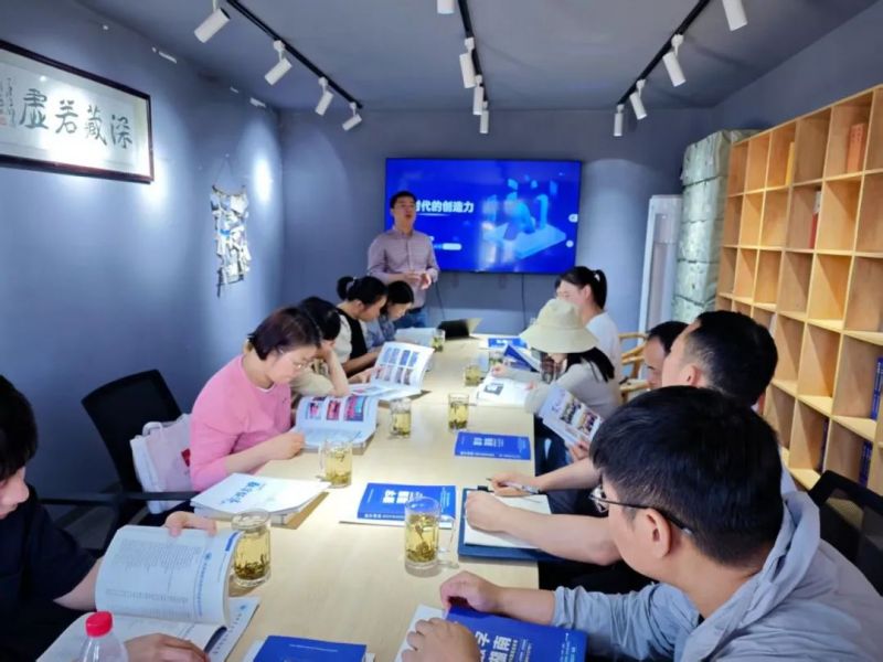 民盟湖南信息职院支部开展AI人工智能学习交流活动 共探AI时代创造力新篇