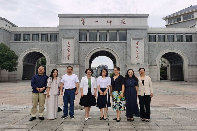 民进长沙市委会主委李平带队走访民进湖南第一师范学院支部