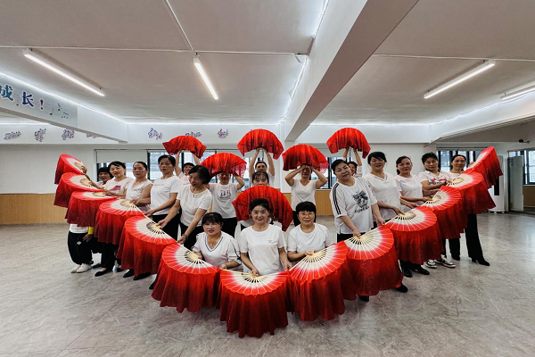 长沙民进舞蹈队送课进社区活动在雷峰街道凌云社区顺利结课