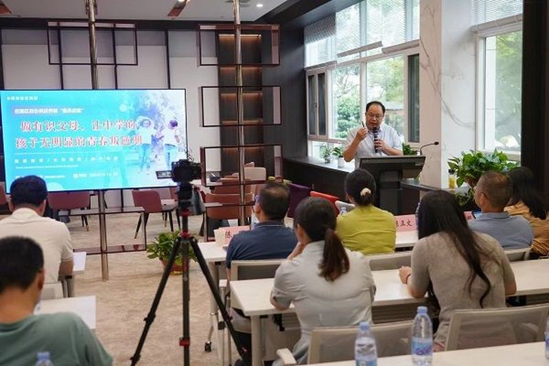 做有“识”父母  护航青少年健康成长  民进会员刘良春在岳麓区政协“委员讲堂”  第四期精彩开讲
