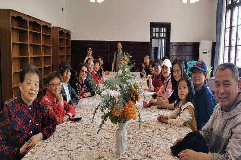 长郡中学民进与民盟支部联合开展“敬老之行，传承在李默庵故居”活动
