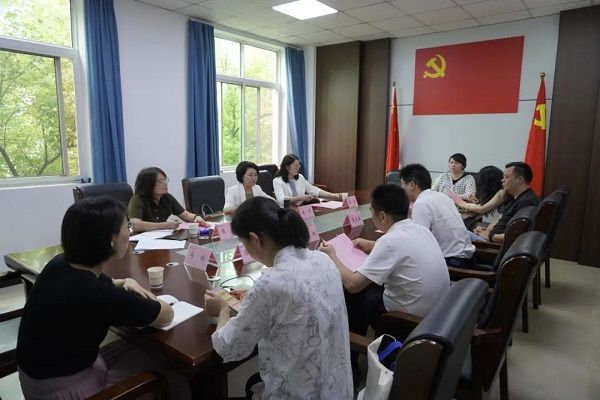 图片3图为座谈会现场
