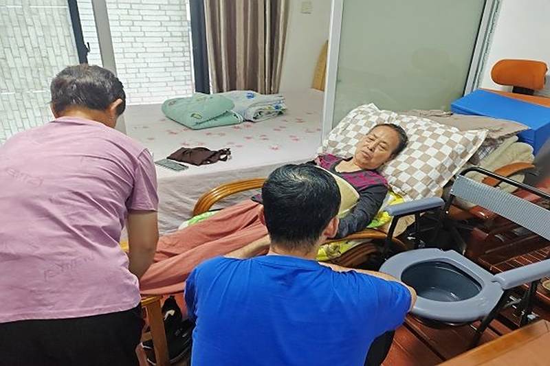 探望耄耋送温情，共话会史谋发展 ——民进雨花区工委雅礼支部看望慰问高龄会员
