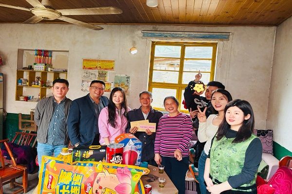 民进开福区工委开展“温暖童心，点亮希望”爱心慰问活动