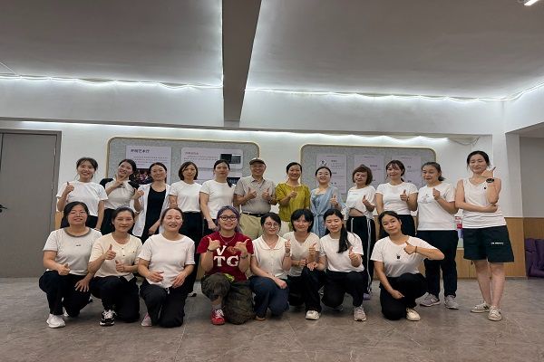 送课进社区 文化惠民生 ——民进长沙市委会赴雷锋街道凌云社区爵士舞培训班圆满结业