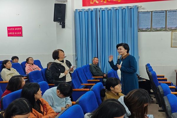 民进长沙市委会赴高桥镇维汉学校开展2025年“开明同心讲坛”活动